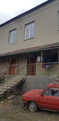 Продається квартира В Підволочиську з літньою кухньою та гаражем