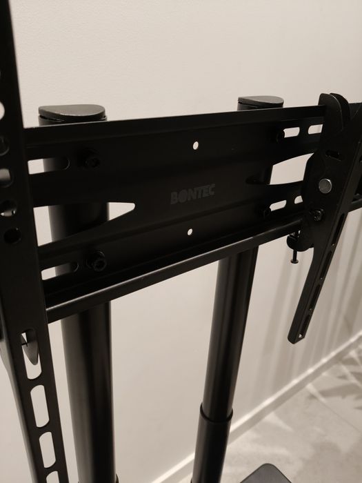 Mobilny stojak na telewizor firmy Bontec FN611-WN