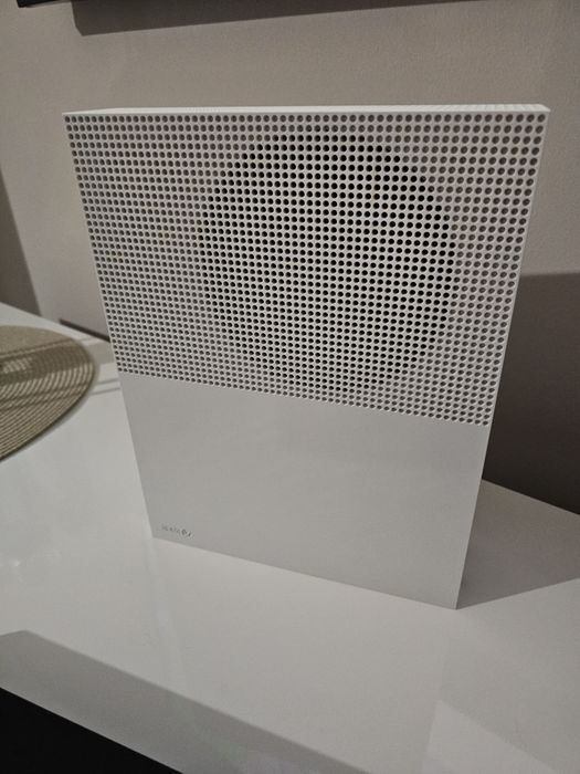 XBOX One S + 2 comandos
