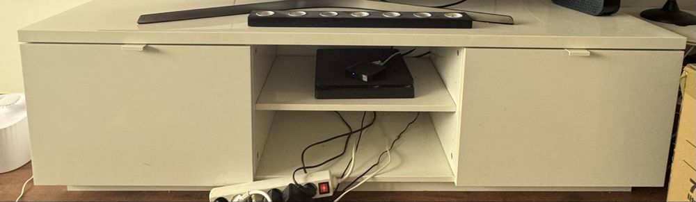 Movel TV branco Ikea