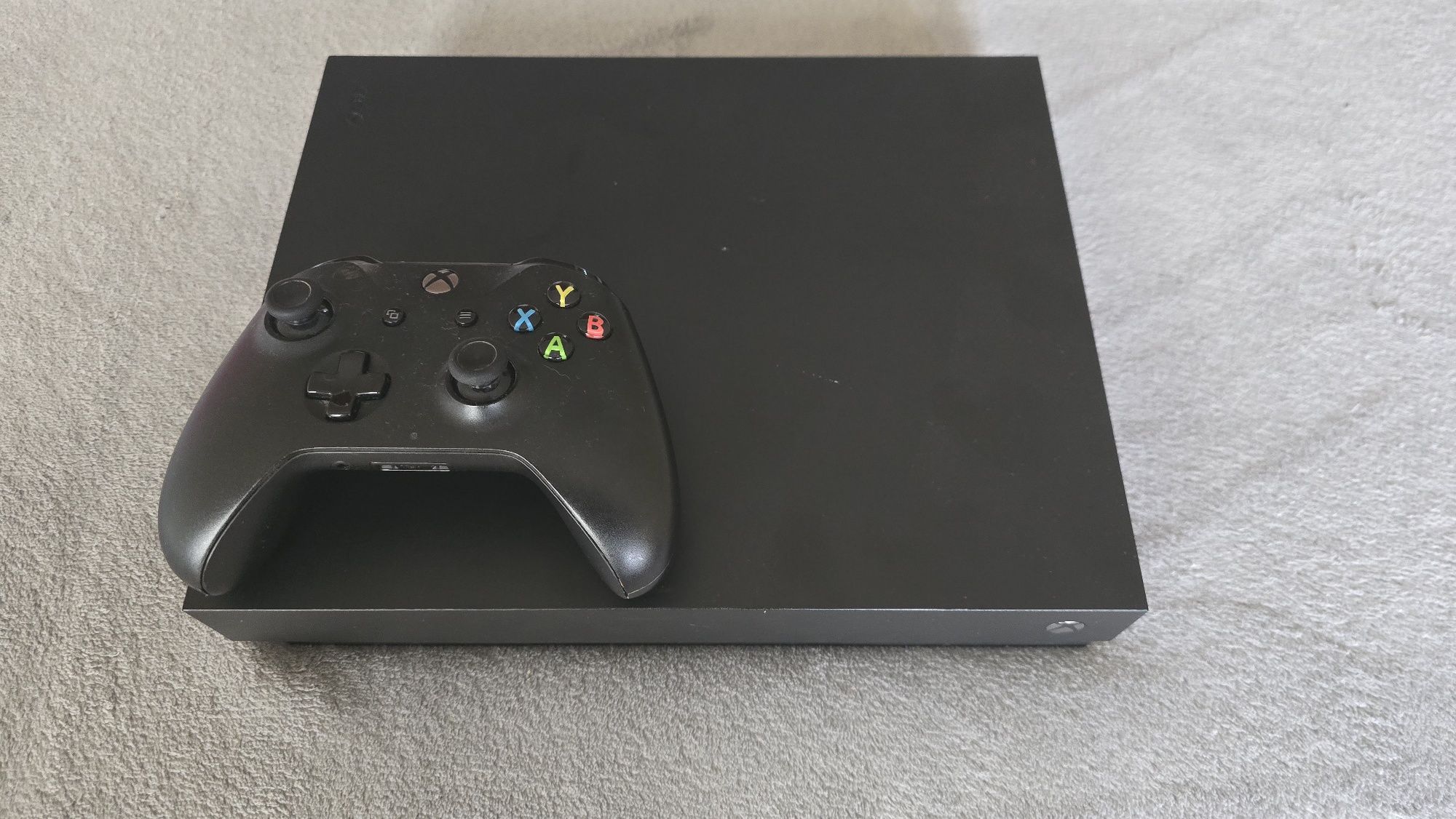Xbox one X + 1 jogo