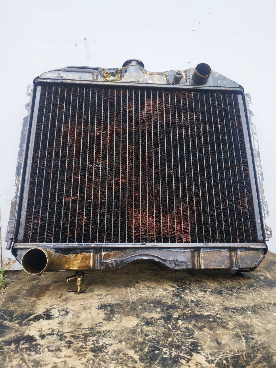 Радиатор охлаждения медный Волга Газ24,2401,2410,31029,Уаз469,452,3303