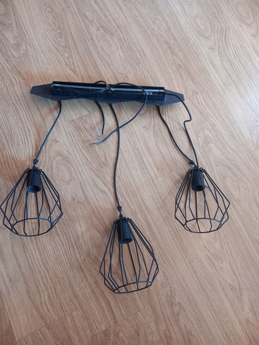 Modny żyrandol w kolorze czarnym