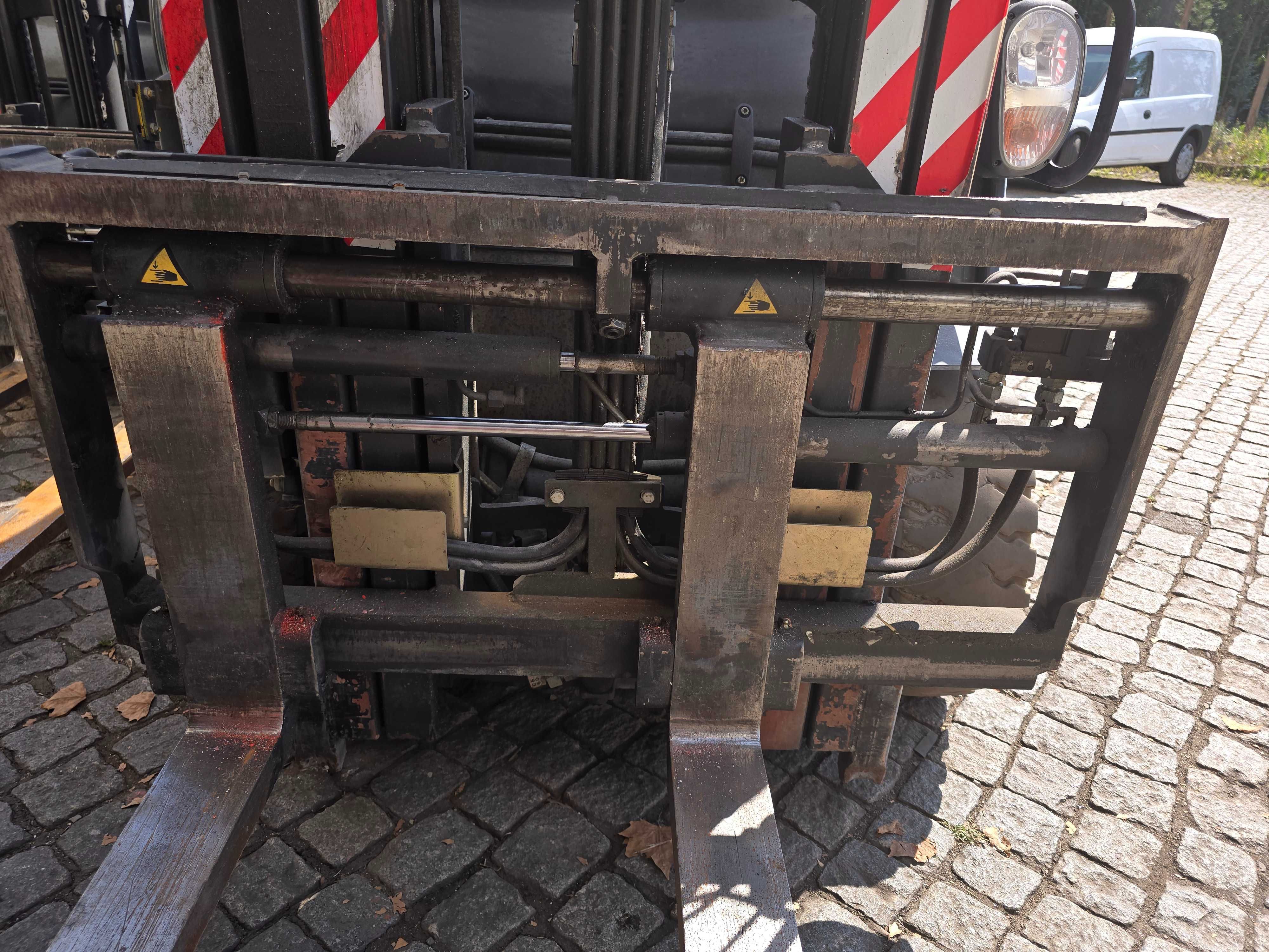 Empilhador linde 2.500kgs Mastro triplo
