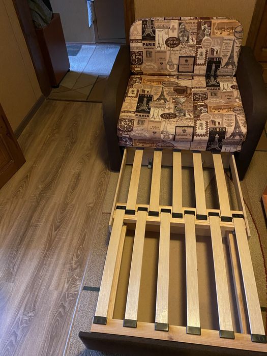 Продам крісло диван.