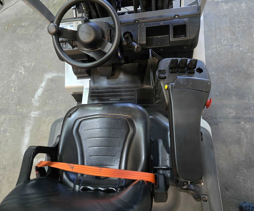 Навантажувач вилковий газовий Nissan 2,5 тонн триплекс 4,5 метра