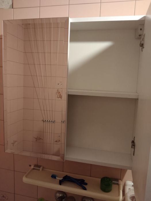 Szafka łazienkowa z lustrem
