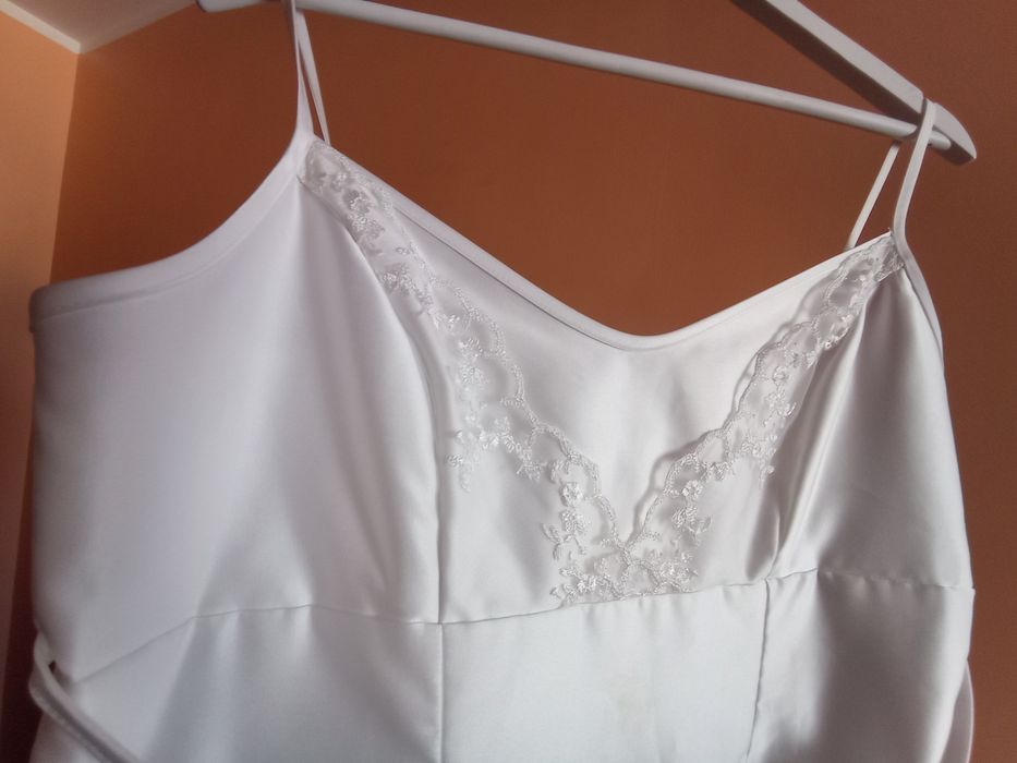 Skromna suknia ślubna