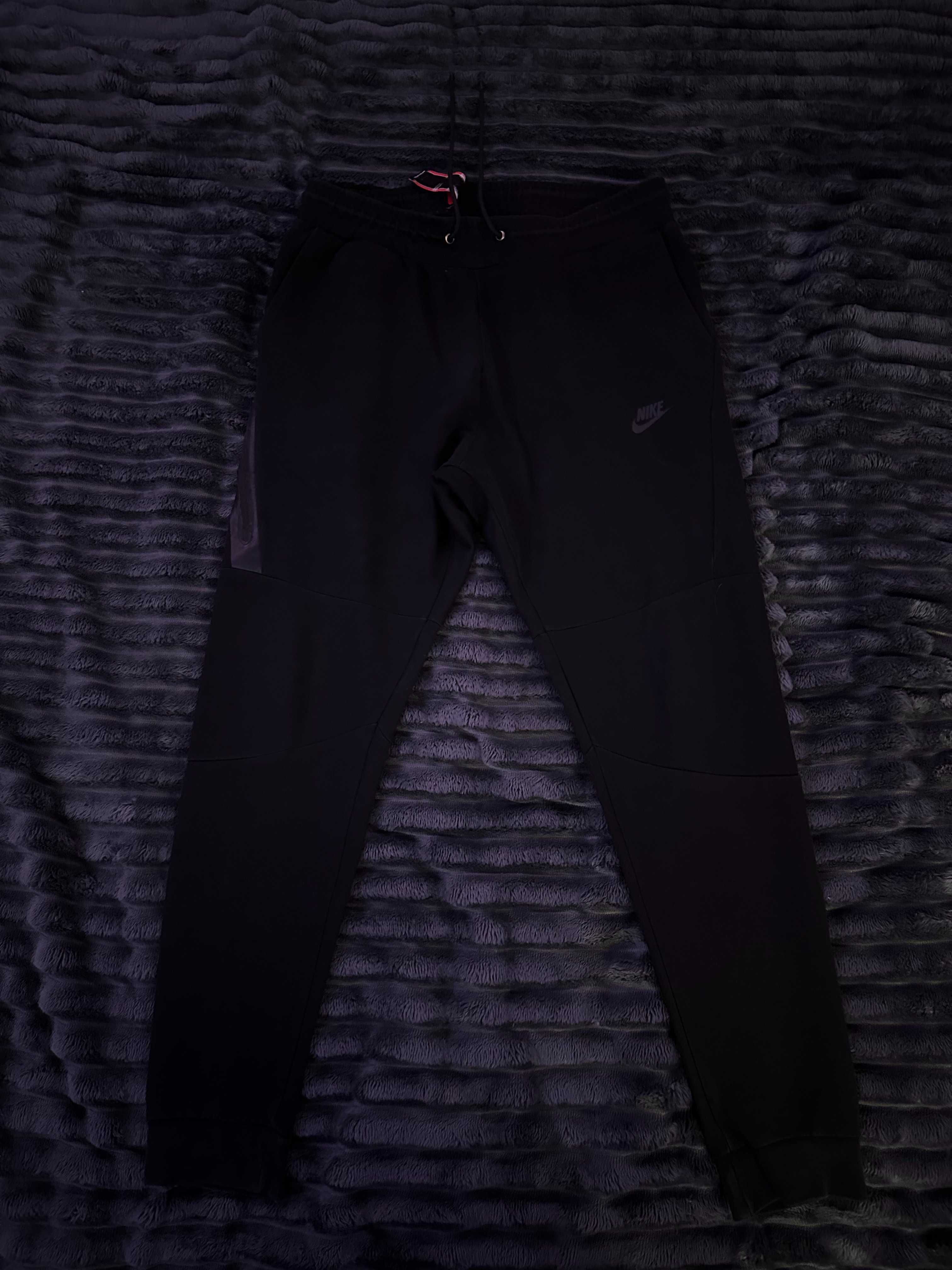 Spodnie Dresowe Nike Tech Fleece Czarne