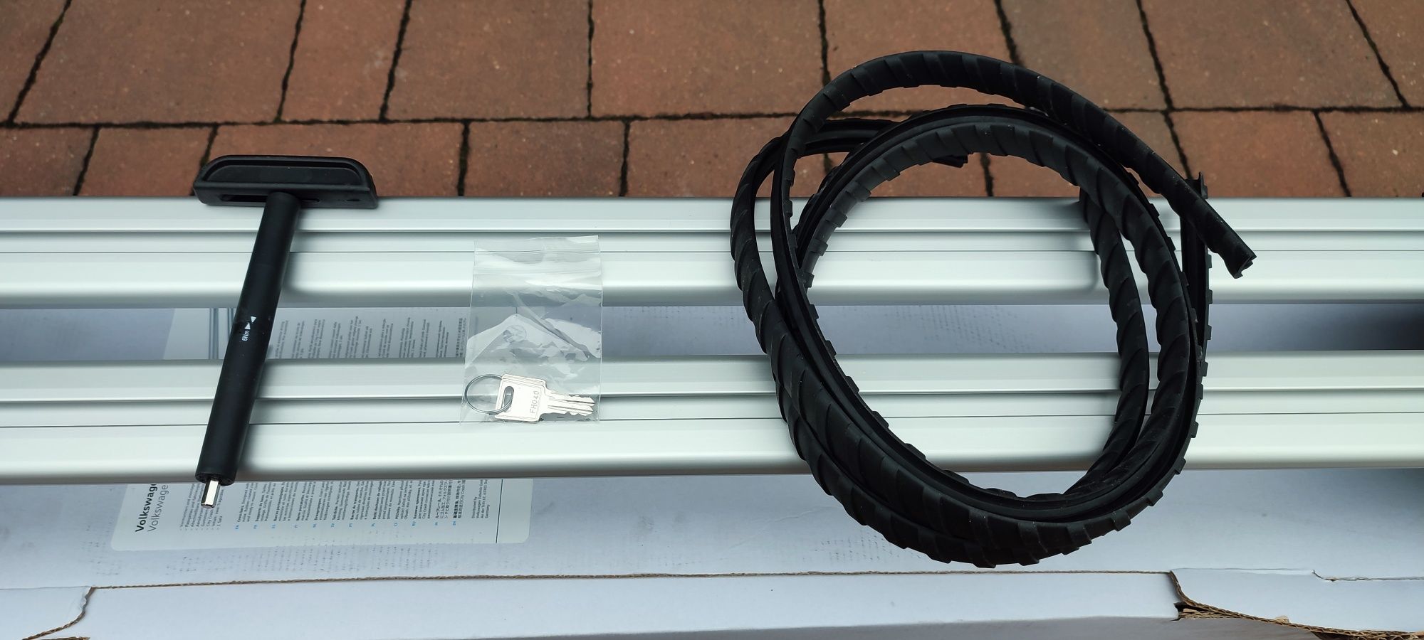 Belki dachowe VW Tiguan oryginalne. 5QF071151