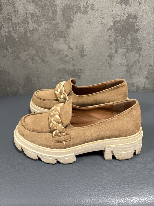 Buty zamszowe w kolorze karmelowym