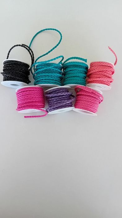 Fios em couro sintético
Fios em varias cores para trabalhos artesanais