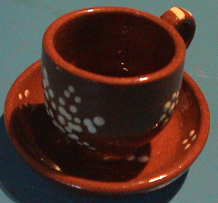 CHÁVENA C/PIRES - Porcelana vidrada.