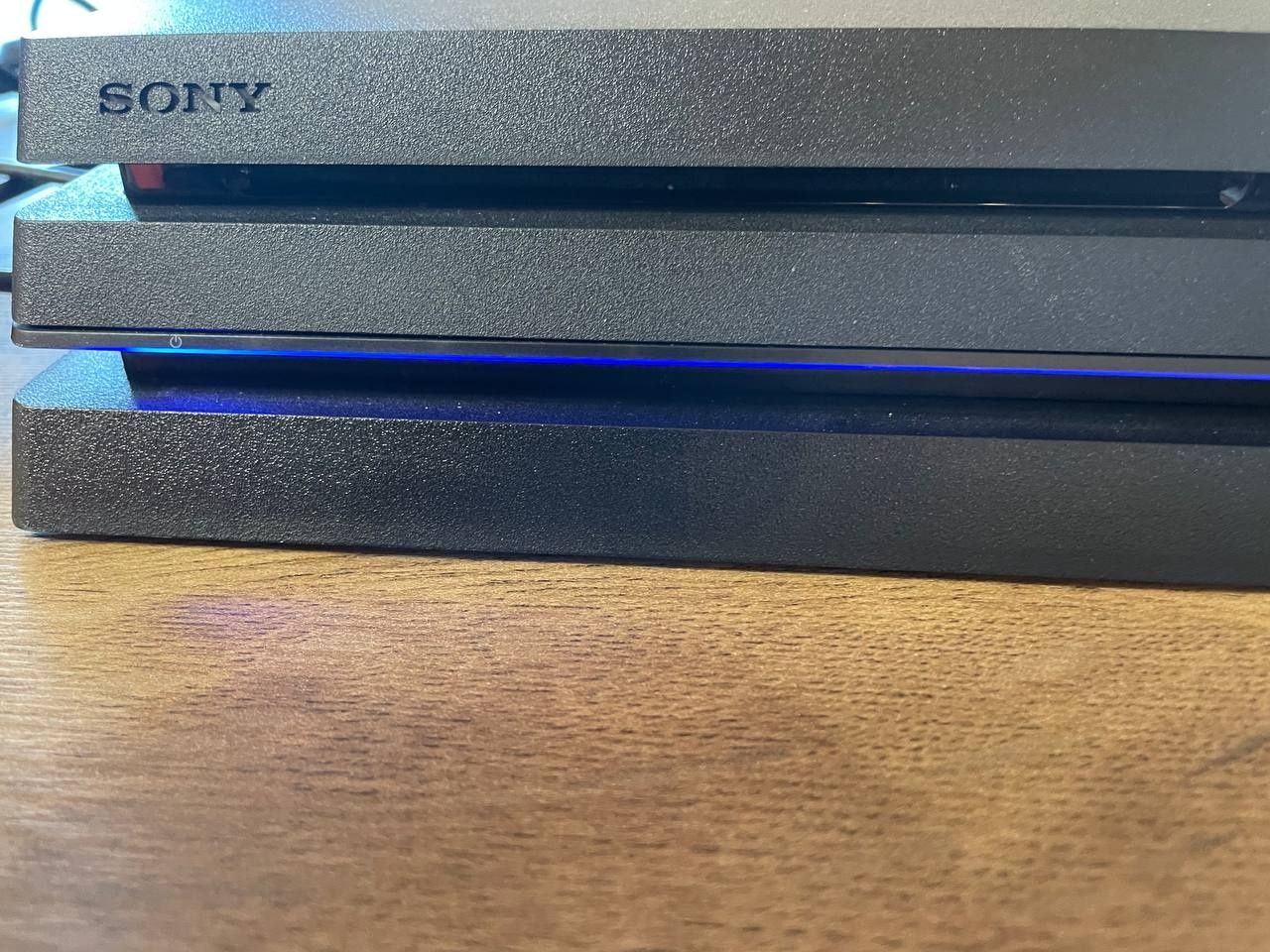 Sony PlayStation 4 Pro 1TB. У гарному стані.
