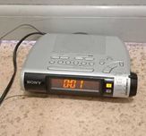 Электронные часы Sony ICF-C253L