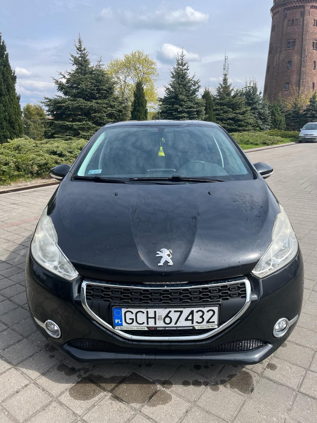 Peugeot 208 czarny 2012r. 1.4 diesel