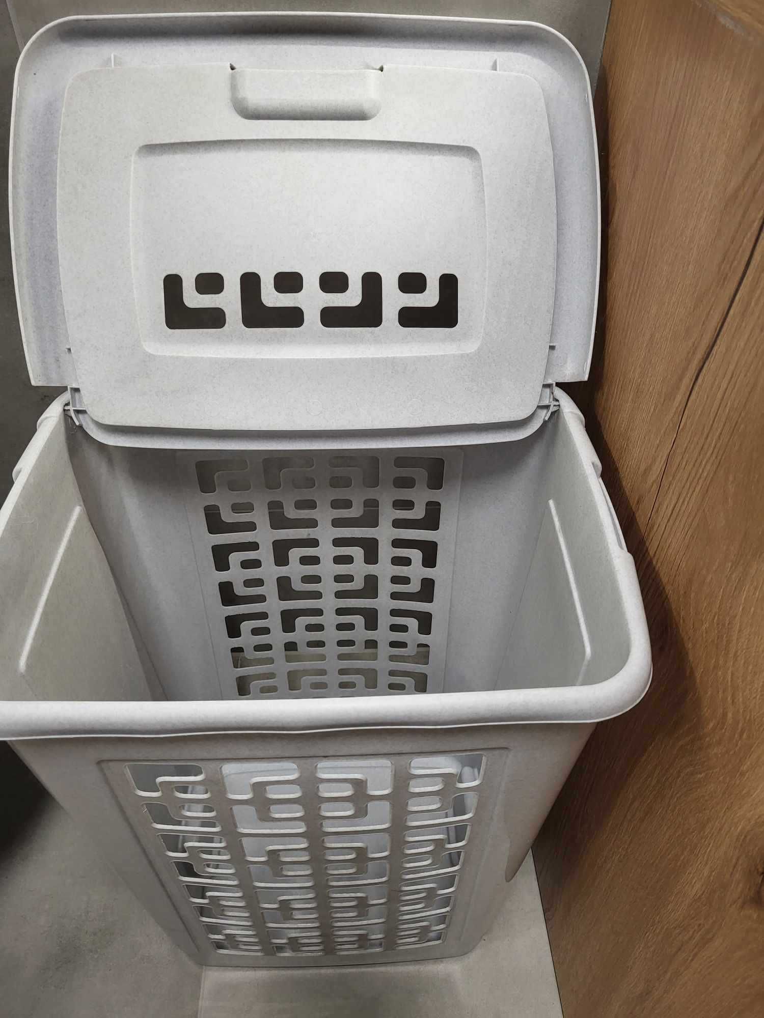 DUŻY kosz na pranie kosz na brudną odzież firmy Rubbermaid