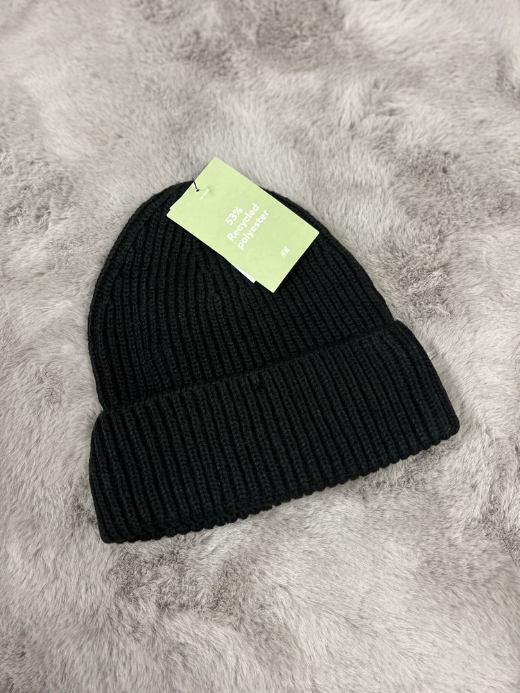 Шапки H&M у різних кольорах