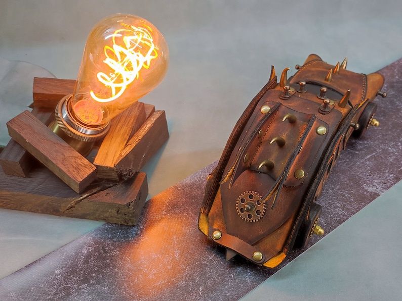 Шкатулка шкіряна для коштовностей у вигляді автомобілю ручна робота