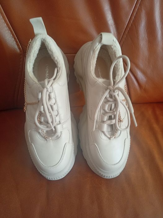 Sneakersy na platformie