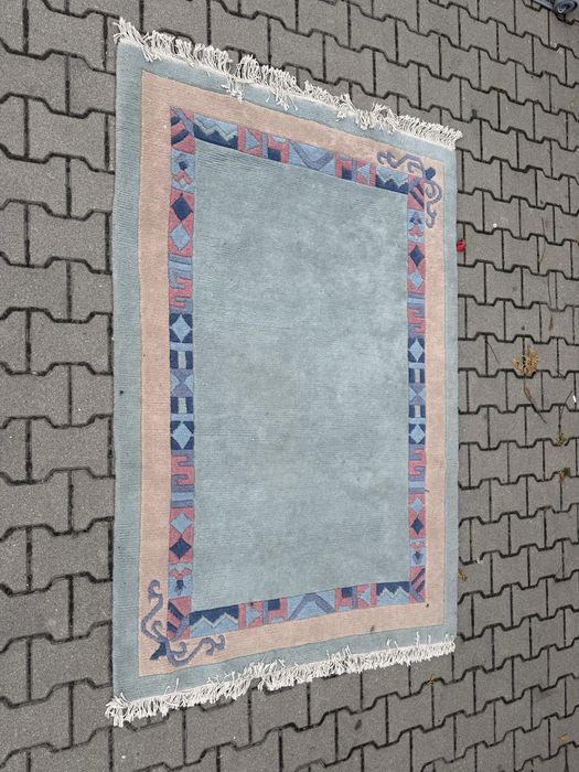 Dywan wełniany 180×120 cm – ręcznie tkany, pastelowy wzór geometryczny