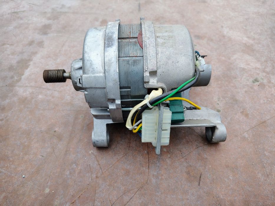 Мотор від пральної машини