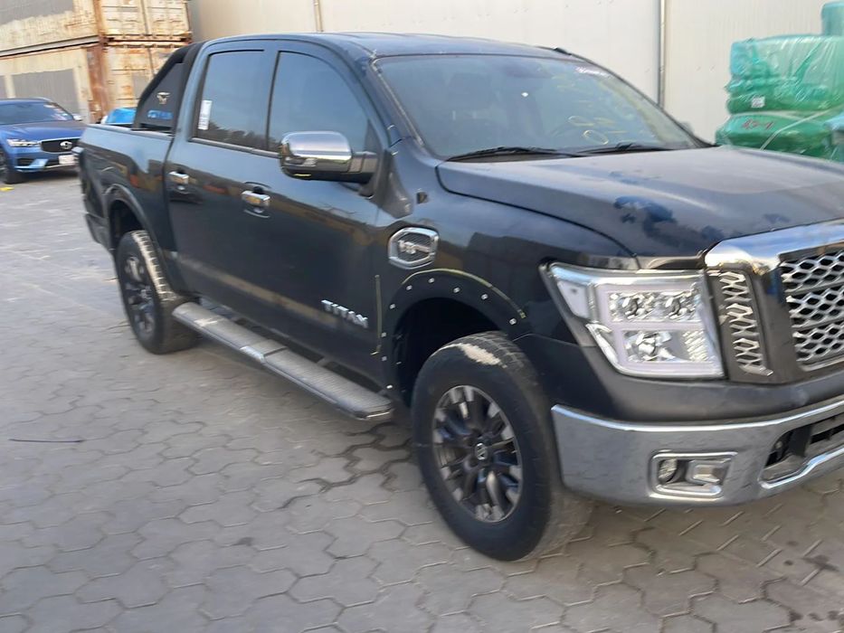 Nissan Titan 5.6 V8 napęd 4x4