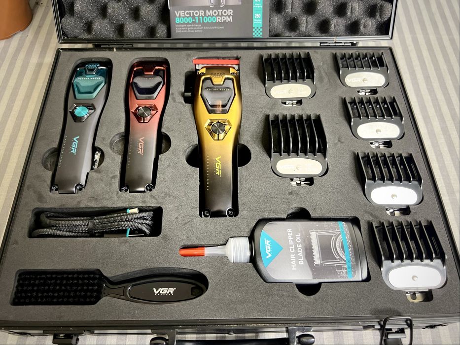 Машинка для стрижки VGR V-668 | Потужна, професійна, 6 насадок, кейс