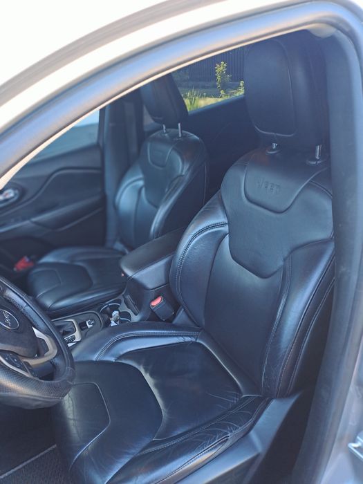 Продам джип черокі