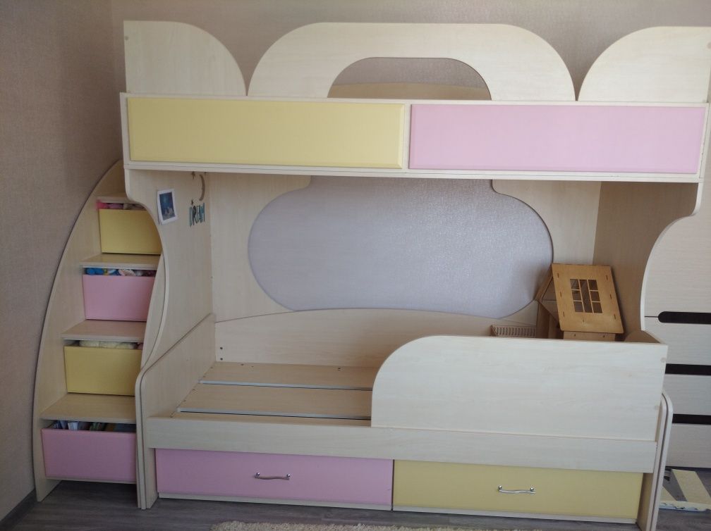 Продам двухъярусную кровать для маленьких принцесс