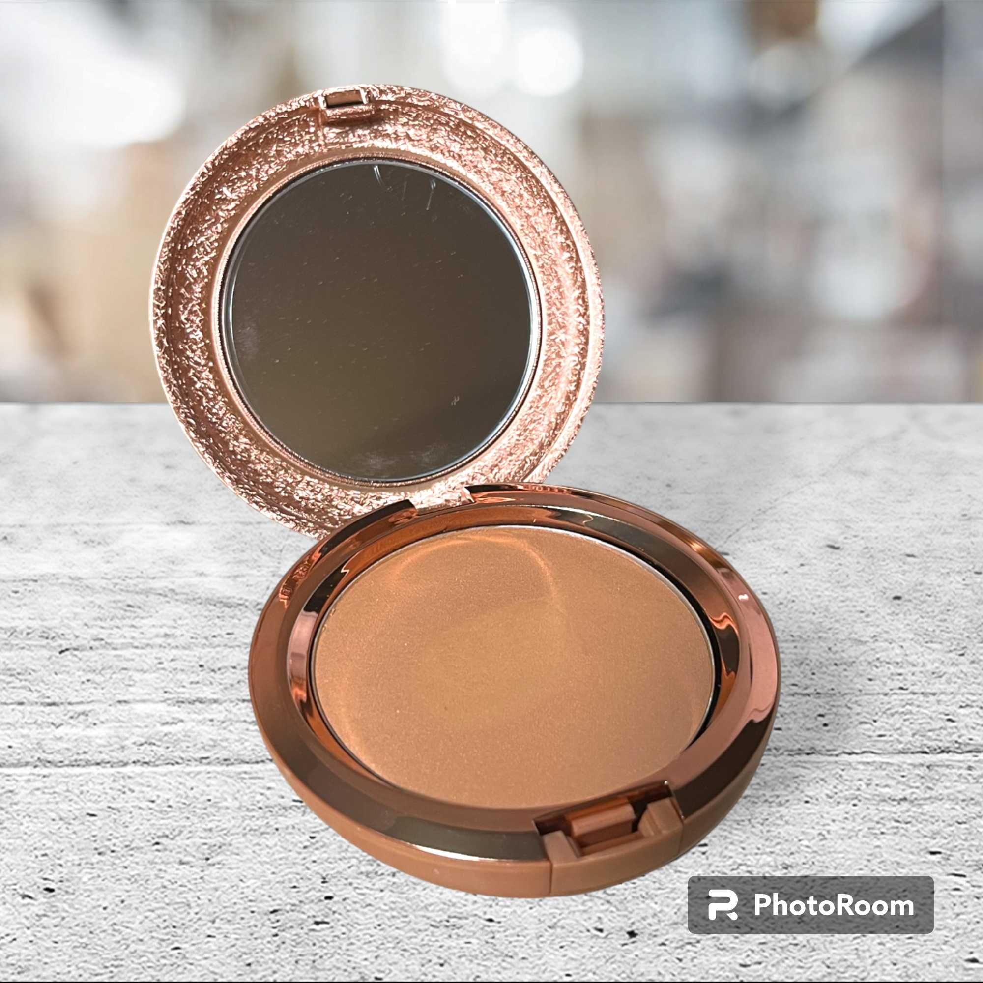 MAC Puder brązujący Skinfinish odcień Radiant Medium Golden