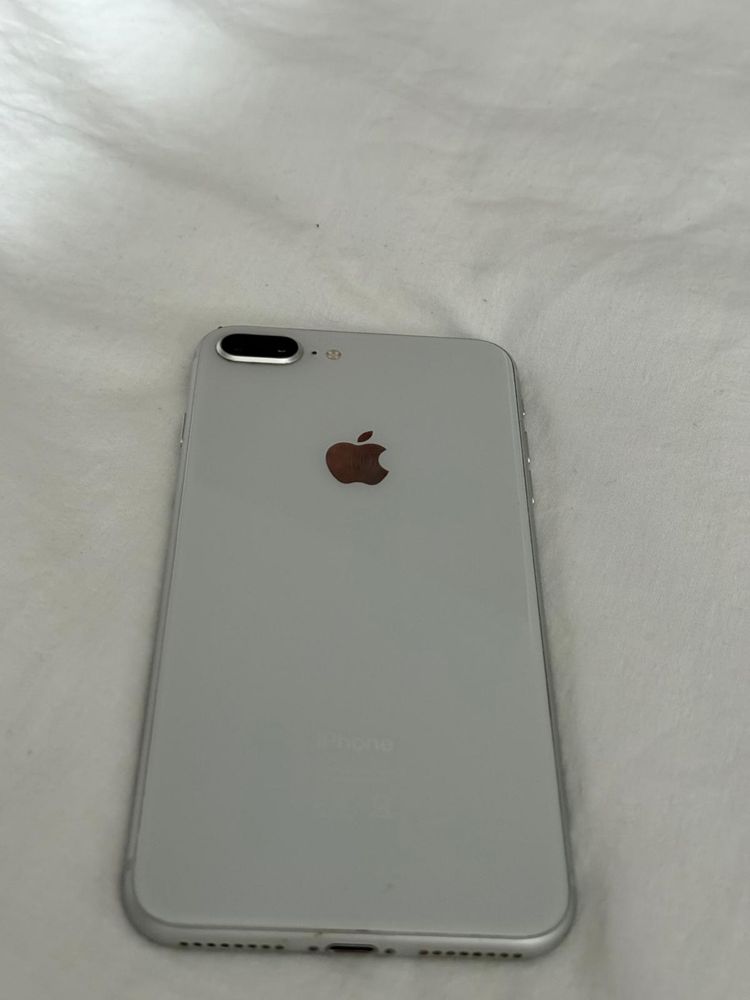 iPhone 8 Plus - 64GB