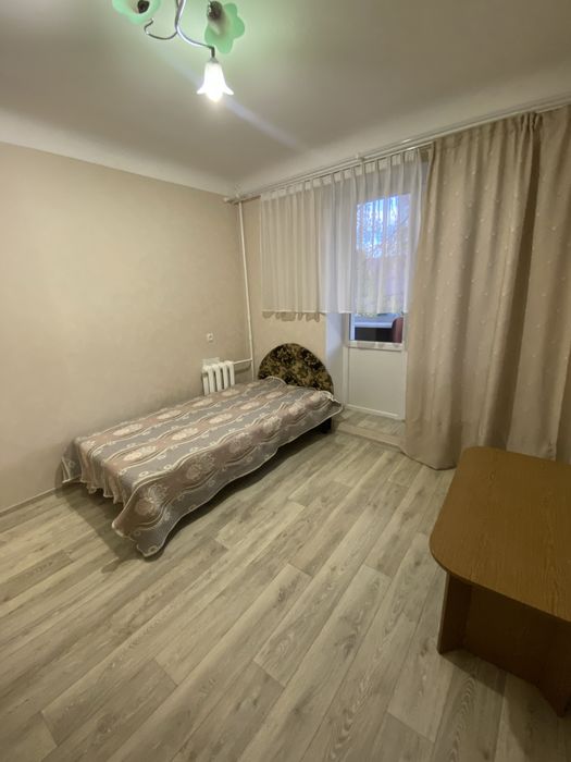 Центр! Трикімнатна покращеного планування з ремонтом. Сертифікат.