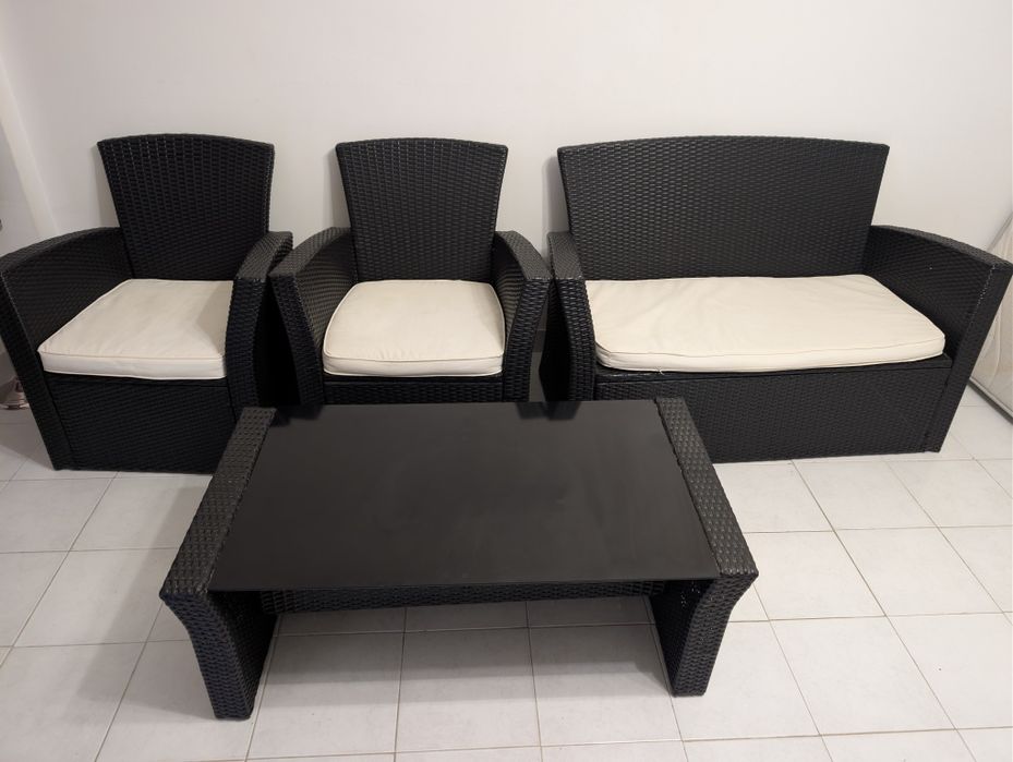 Mesa e cadeiras para jardim