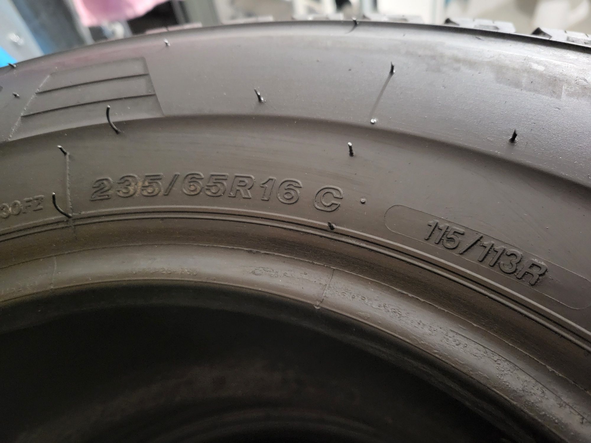 Bridgestone 235/65R16c    Continental 205 55R16