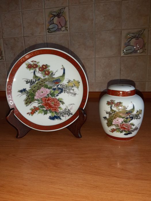 Porcelana japońska, z motywem pawia, dekoracyjny talerzyk