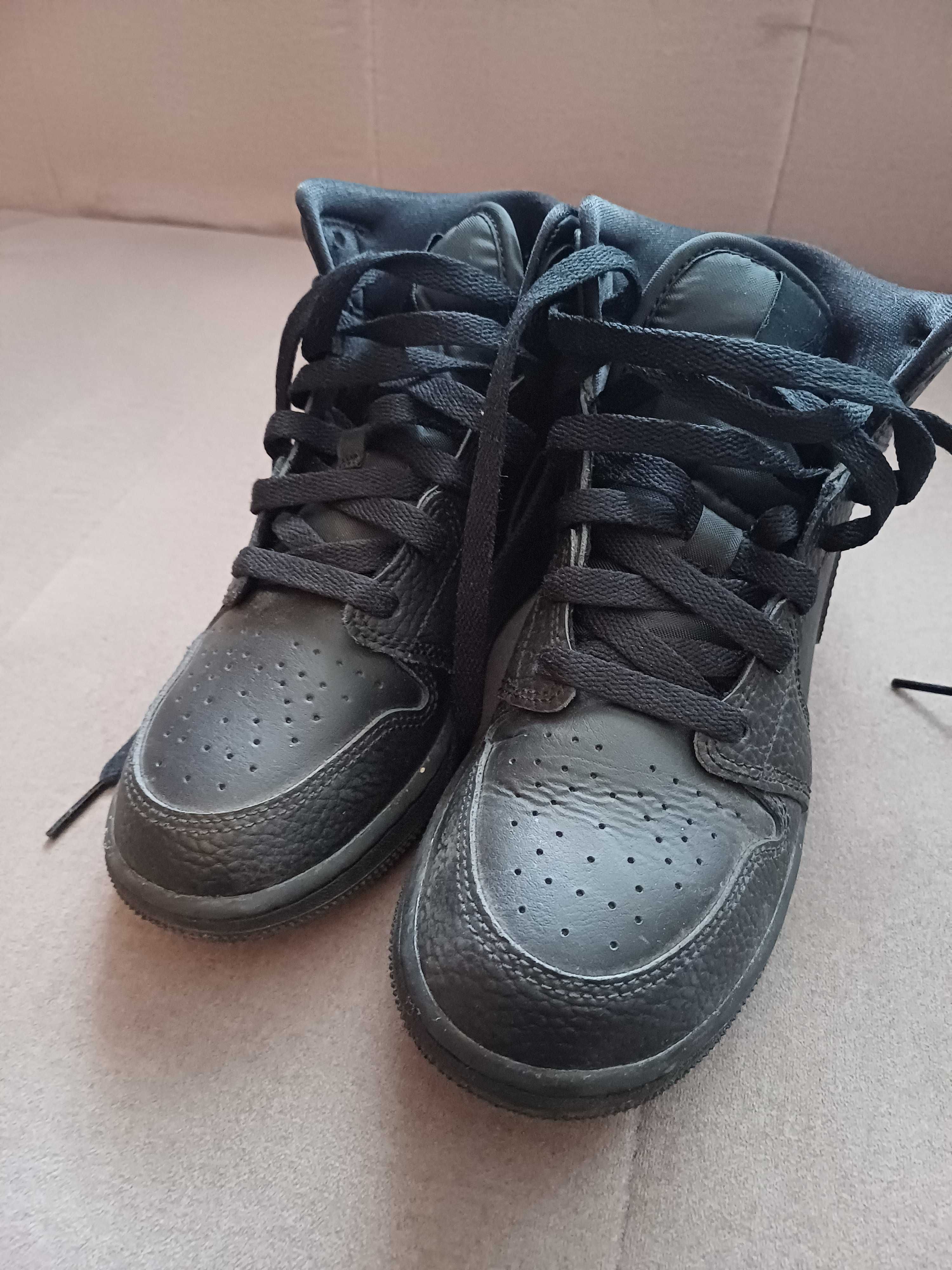 Buty Nike Air Jordan 1 mid, czarne