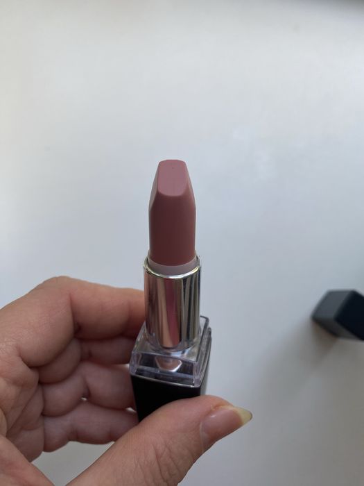 Помада губная матовая