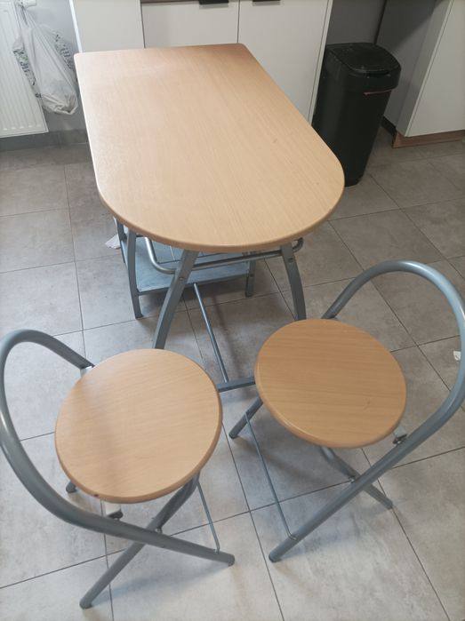 Stół kuchenny z dwoma krzesłami idealny dla par!!