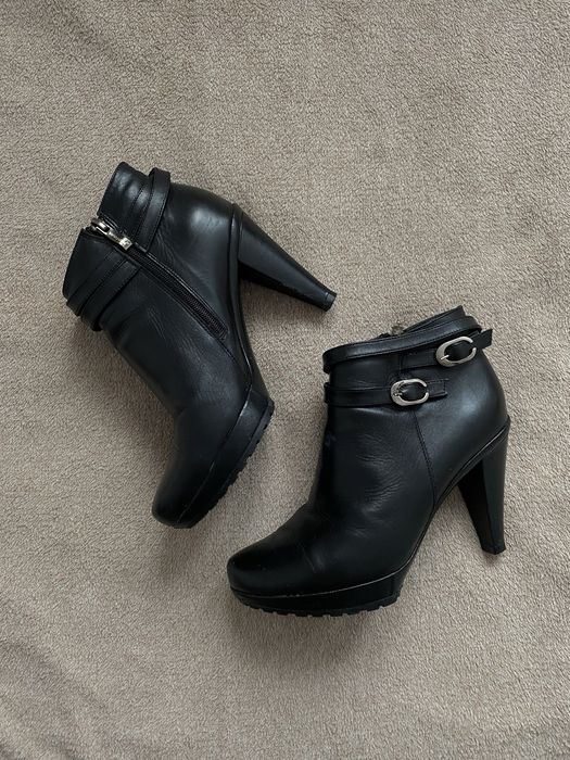 Czarne buty na obcasie WOJAS