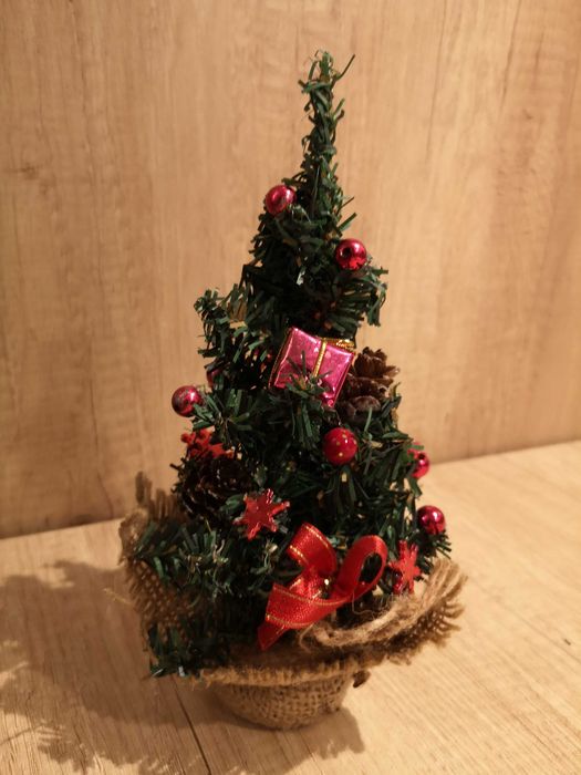 Choinka sztuczna zielona z ozdobami 21 cm - Poznań