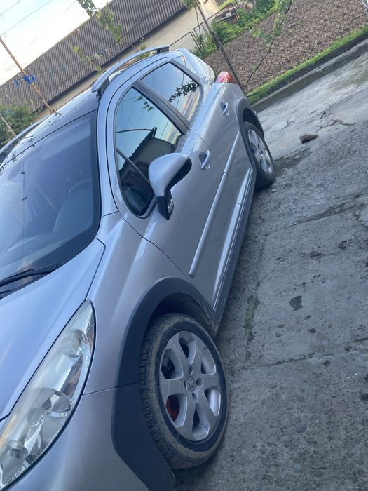 Peugeot 207 sw cross