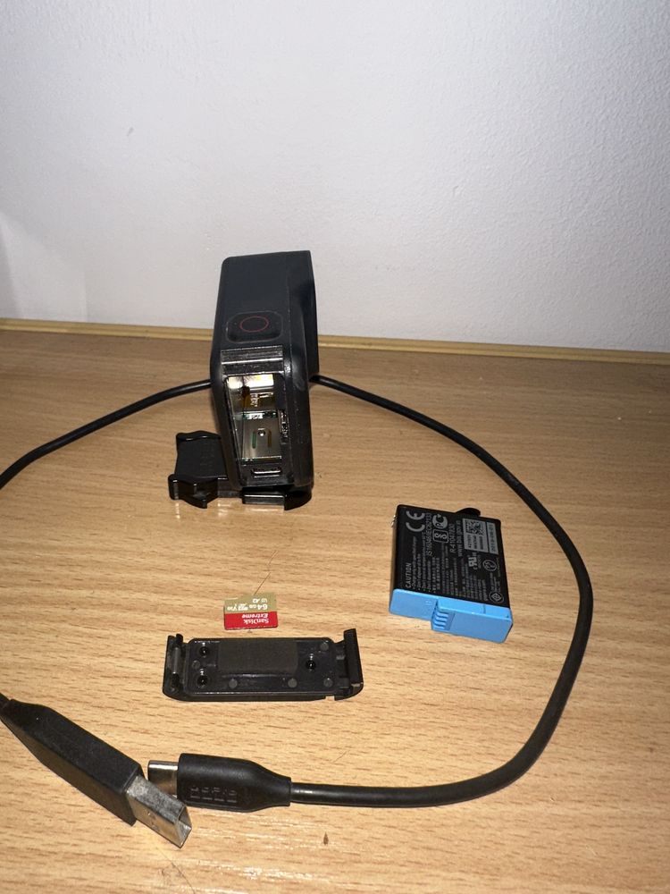 GoPro 8 Hero black + zestaw akcesoriów + karta pamięci 64 Gb
