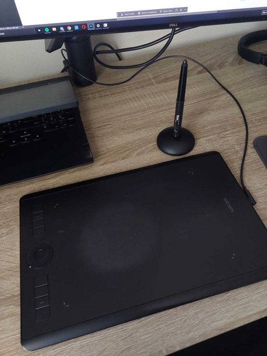 Графічний планшет Wacom Intuos pro M PTH660