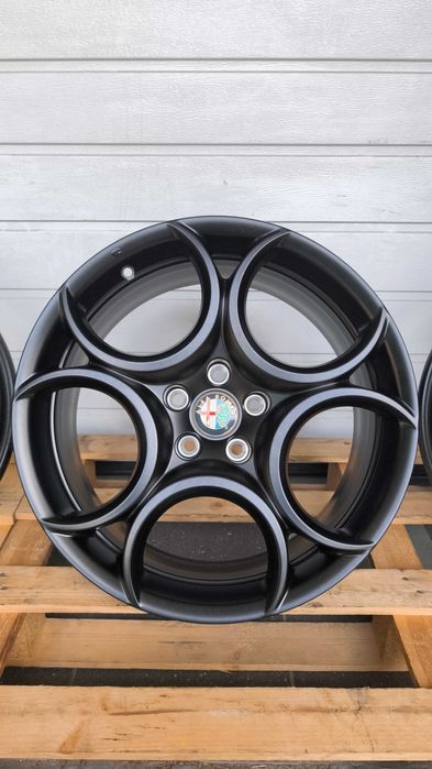 Felgi aluminiowe Alfa Romeo Giulia 18" 5x110 8J 9J Nowe (OL650F)