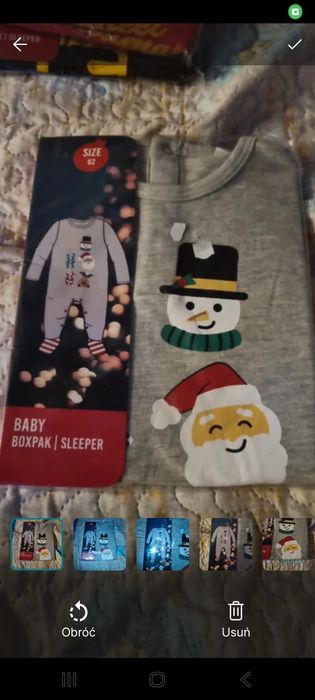 Świąteczne śpioszki w kolorze szarym .