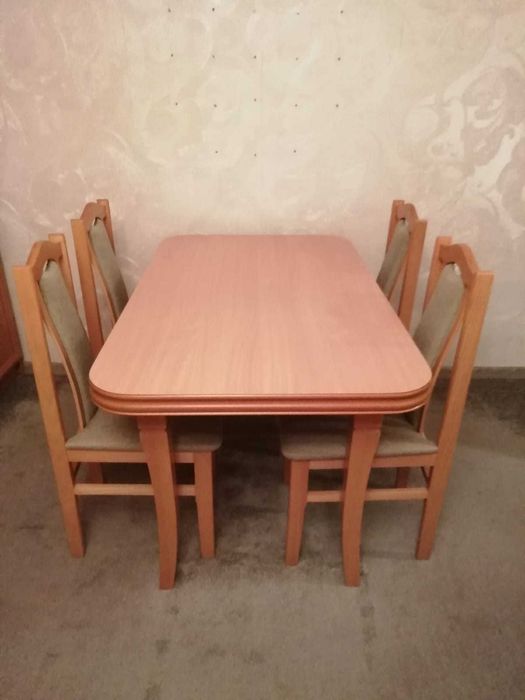 Sprzedam ZESTAW stół z 4 krzesłami i stolikiem kawowym