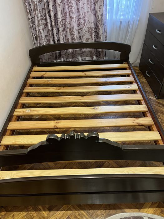 Продам деревʼяне ліжко
