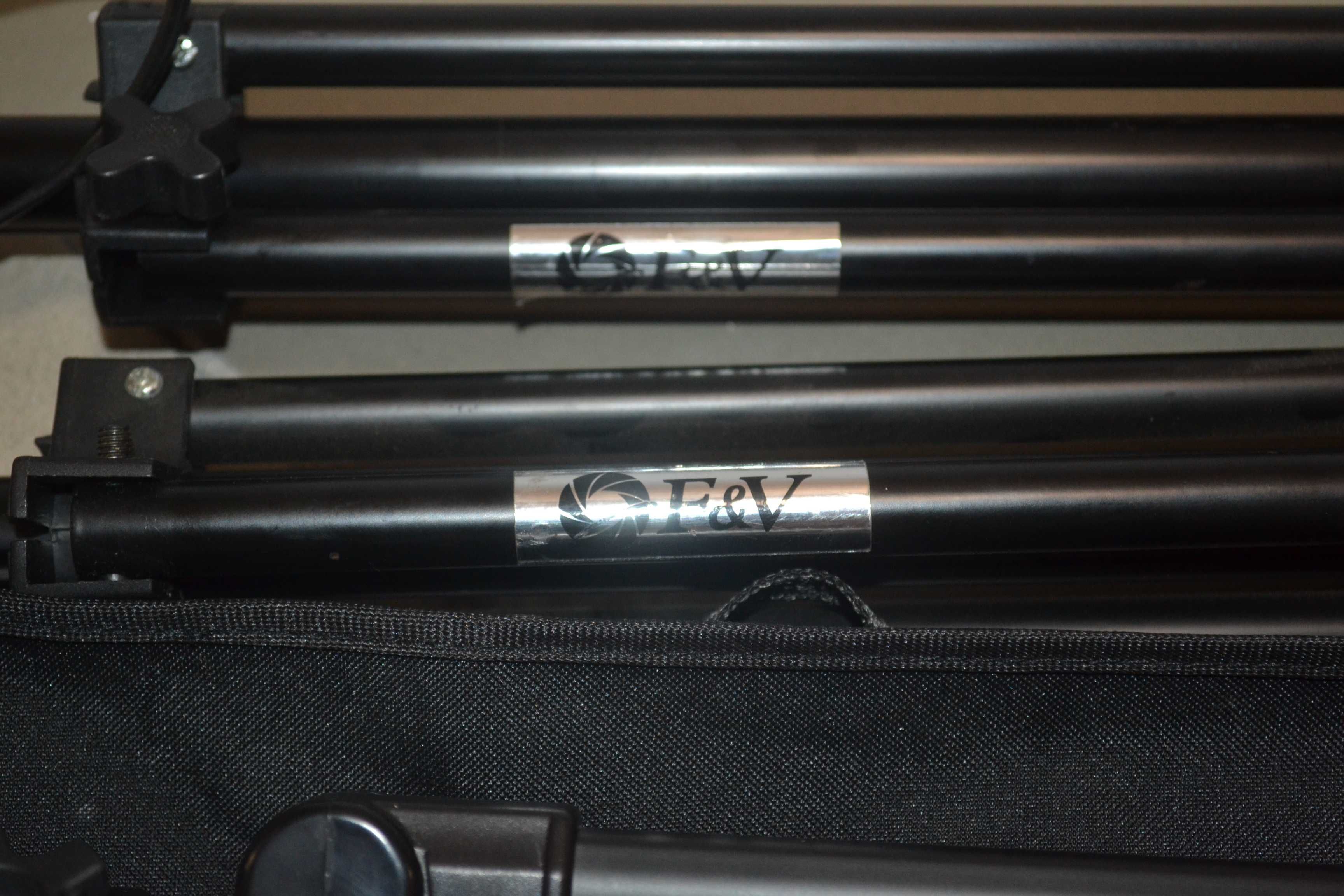 Statyw Tripod DF40 144 cm + dwa statywy oświetleniowe F&V + żarówka