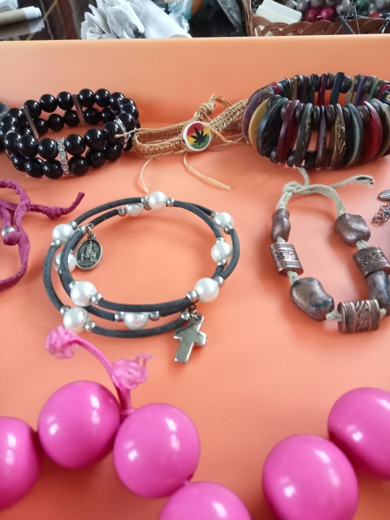 Pulseiras bijuteria usadas